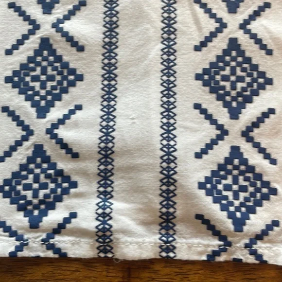 Lorimer NYC Cold Shoulder Blouse - Picture 9 of 10